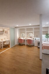 Beauty saloon Takeover at Clarke Quay | above MRT | Low fee (D1), Office #573109671